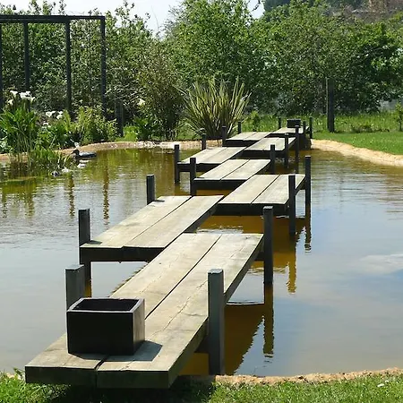 Apart-hotel De Cue 4*