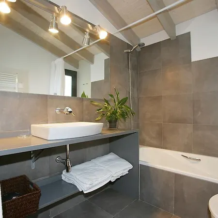 De Cue Lägenhetshotell 4*